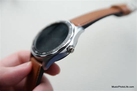 You can wear them when you do sports or even at work and in daily life. BlitzWolf BW-HL3 Review: Good Looking Smart Watch