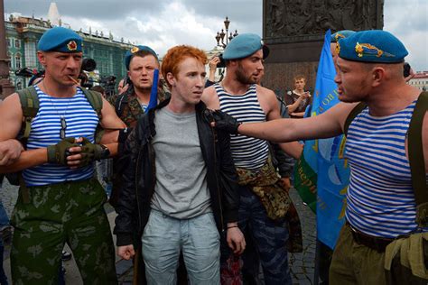 Police Fight Off Paratroopers While Protecting Gay Activist Russiaslam