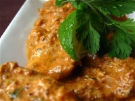 Le poulet tikka massala est l'un des plats les plus populaire de l'inde, j'ai deja proposé les brochettes de poulet massala il y a quelques années, je récidive avec ce savoureux plat indien accompagné. Recette - Poulet tikka massala | 750g