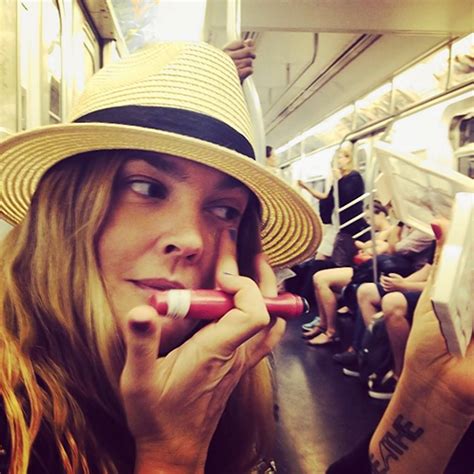 Drew Barrymore Shares Photo Riding New York City Subway While Applying Makeup New York Daily News