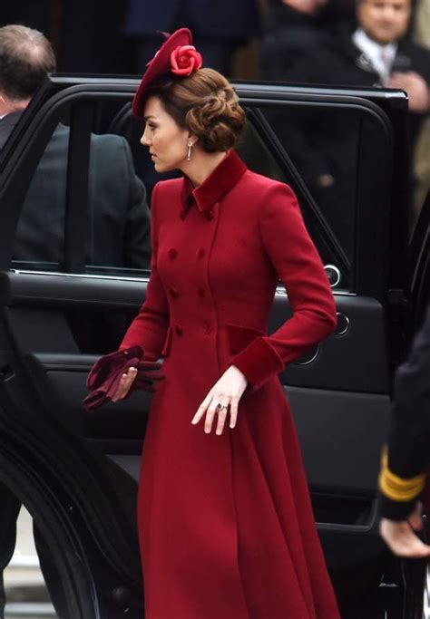 Kate Middleton Avec Un Sublime Bibi Pos Sur Un Chignon Ultra