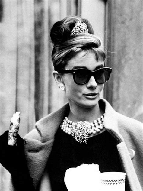 Audrey Hepburn With Coffee Hollywoodicons Audrey Hepburn Sunglasses Audrey Hepburn Breakfast