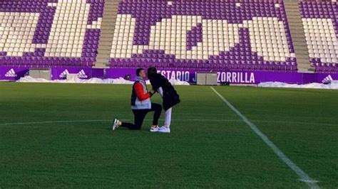 Lunin El Portero Suplente Del Madrid Se Casa En Chándal Y En Zapatillas