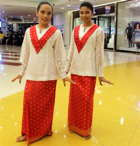 Mengenal Jenis Pakaian Adat Perempuan Maluku Tahuribabunyi