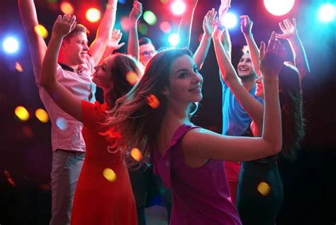 Young People Dancing — Stock Photo © Pressmaster 69437797