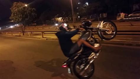 motoqueiro fazendo zerinho - YouTube
