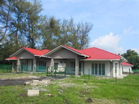 2.2.2 total certified area under rspo p&c certification n/a. Staff Quarters for SIME DARBY PLANTATION at Pulau Carey ...