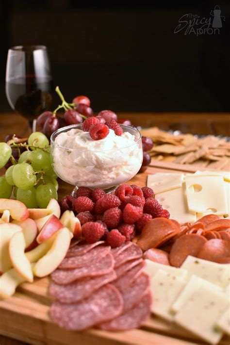 What meat goes with mac and cheese. Meat and Cheese Platter with Fruit (and dip) - The Spicy Apron