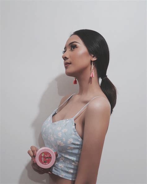 Biografi Anya Geraldine Profil Dan Biodata Lengkap Selebgram Cantik Asal Indonesia Riwayatmu