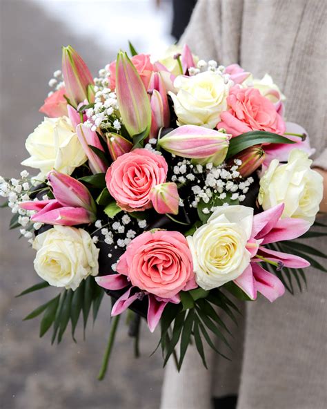 Elegant Bouquet Of Lilies And Roses Magnoliaro