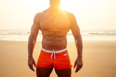 Hombre Desnudo En La Playa Fotos Libres De Derechos Y Gratuitas