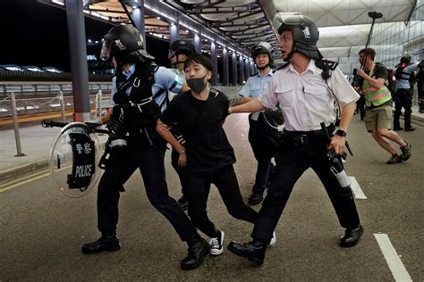 Hong Kong Protests Police Accused Of Arbitrary Arrests Beatings Torture The Washington Post