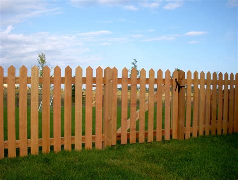 Cedar Picket Fences Mn Fence Installation Company Dans Fence