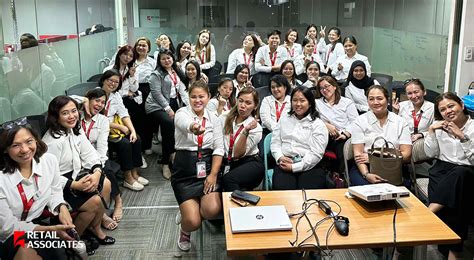 Women On the R.I.S.E - Becoming a Customer Service Rockstar - Retail