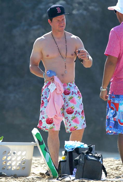 Holiday Hottie Mark Wahlberg Flaunts Sexy Dad Bod Over Christmas Break Star Magazine