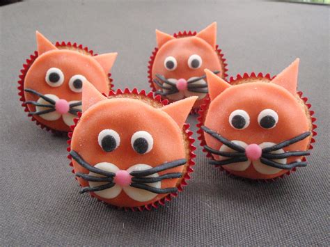 Cat Cupcakes Together By Laurabakery On Deviantart