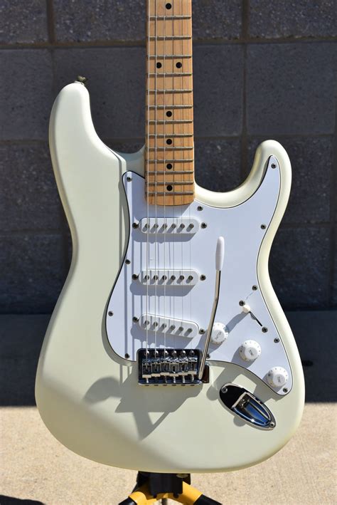 Used Fender Standard Stratocaster 1990 Olympic White