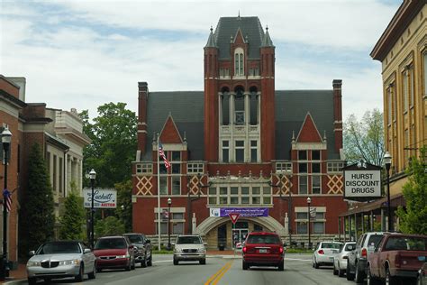 Nelson County Courthouse Bardstown Kentucky On The Squar Flickr