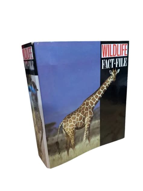 Vintage 1990 Wildlife Fact File Animal Binder 11 Dividers 46 Cards