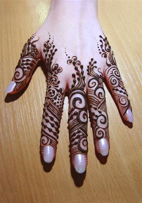 Simple And Elegant Henna Tattoo Designs For Hands