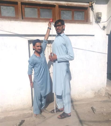 7ft 8in Man Determined To Be Tallest In The World And Says Hes Still