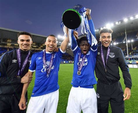 Последние твиты от everton (@everton). Everton: Toffees celebrate winning Premier League 2 title ...