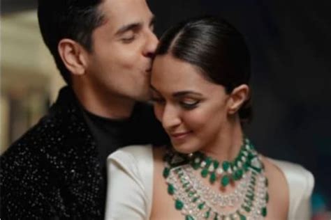 Kiara Advani Sidharth Malhotra Cannot Keep Their Hands Off Each Other In Unseen Reception Pics
