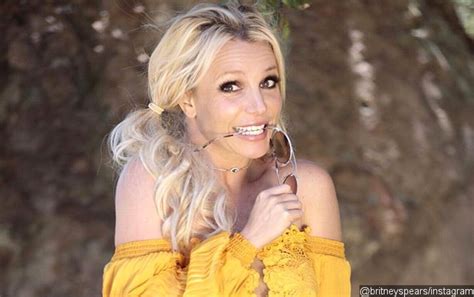 Britney Spears Says She S Definitely Up For Mickey Mouse Club