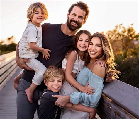 Jessie James Decker Says She S Been Thinking About Having Another Baby
