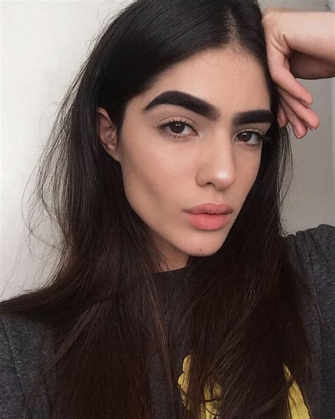 Pin By The Iconic Girls On Iconic Beauties Natalia Castellar Makeup Looks Thick Eyebrows