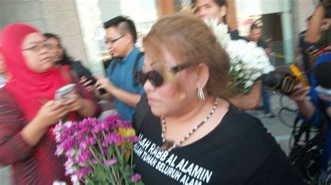 Diterjemahkan oleh marina eliseeva dan victor pogadaev. "ORANG MELAYU BODOH" - SITI KASSIM