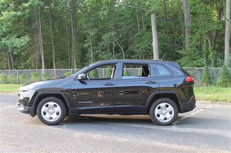 Jeep cherokee sport 2015 en dop 795,000.00. Used 2015 Jeep Cherokee Sport For Sale ($13,300) | Legend ...