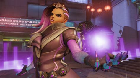 sombra overwatch s newest hero all of her abilities cosmetics and some tips pcgamesn