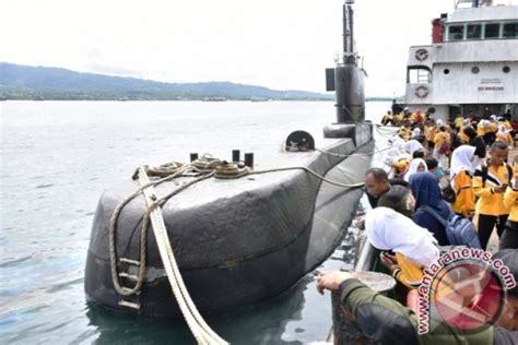 On 21 april 2021, it went missing in deep waters north of bali during a sut torpedo drill. Warga Ambon Kunjungi Kapal Selam KRI Nanggala - ANTARA ...