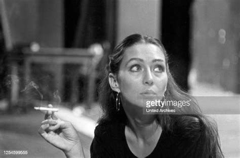 Zigarette Cigarette Photos And Premium High Res Pictures Getty Images