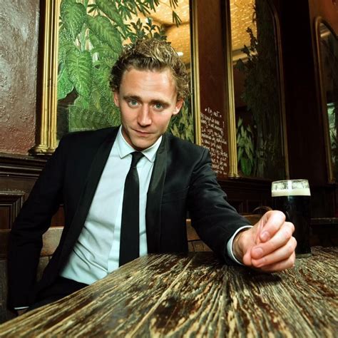 The media says tom hiddleston is single, but who knows what exactly is happening in his life. Hiddles 2008? | Tom hiddleston shirtless, Tom hiddleston ...