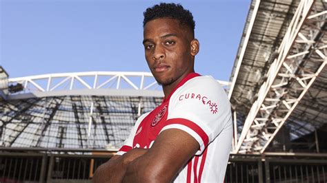 He has so far played forty matches for young ajax in the kitchen. Jurriën Timber verlengt contract bij Ajax