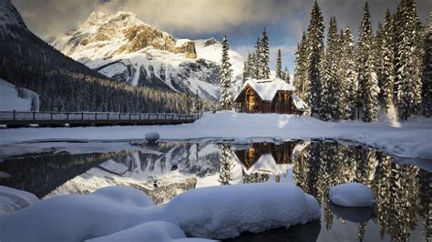 Emerald Lake Lodge Yoho National Park British Columbia Canada R