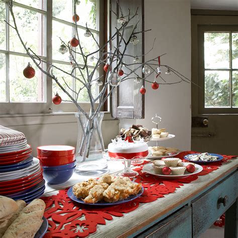 See more ideas about kitchen inspirations, home, kitchen remodel. Kitchen Christmas decorating ideas that will cheer up the ...