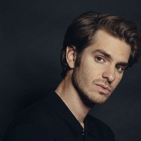 Andrew russell garfield was born in los angeles, california, to a british mother, andrea, and father, richard garfield. Andrew Garfield Biography, Age, Net Worth, Emma Stone ...