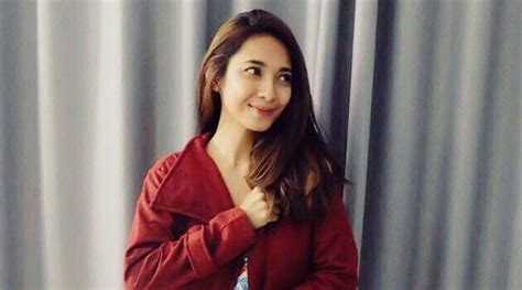 Mereka bulan lalu juga liburan ke bangkok dan nonton. Dikabarkan Putus dari Cowok Korea, Dinda Kirana Pacari ...