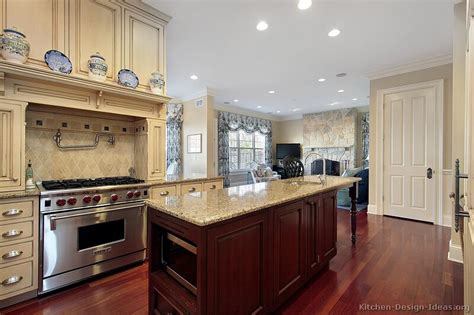 Jul 15, 2021 · if the main components of your kitchen are neutral colors, introducing two tone cabinets, or an accent color on your kitchen island will help liven up the space. Pictures of Kitchens - Traditional - Two-Tone Kitchen ...