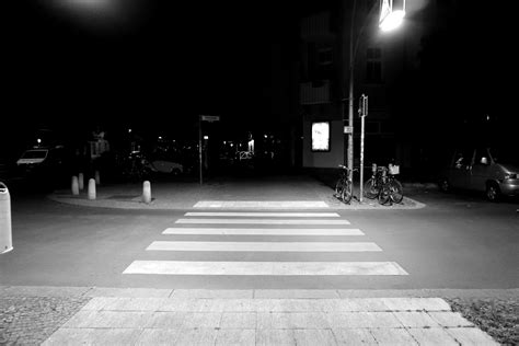 Dark Night Pedestrian Crossing Street 4k Wallpaper Coolwallpapersme