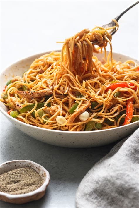 Nowadays any fears i once had surrounding spare ribs and lo mein, and all food for that matter, have largely disappeared. Easy and Quick Chicken Lo mein- simple 15 minute recipe idea