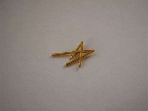 Lockheed Martin Company Gold Star Logo Pin Hat Lapel F 22 F 35 Sr 71 F