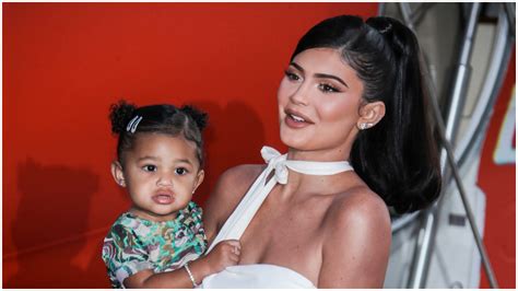 Kylie Jenners Daughter Stormi Is A Snowboarding Pro — See The Clip