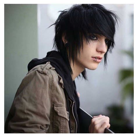 The sides are covered with long curls that end up at the chin level. Emo Hair: How to Grow, Maintain & Style Like A BOSS - Cool ...