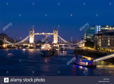 Tower Bridge At Night Hi Res Stock Photography And Images Alamy