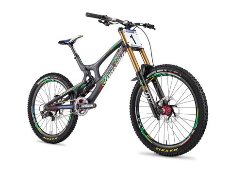 The santa cruz v10 is a powerful, aggressive machine meant to help you conquer the roughest downhill terrain. Santa Cruz V10 Greg Minnaar Replica: 25 ejemplares y 11 ...