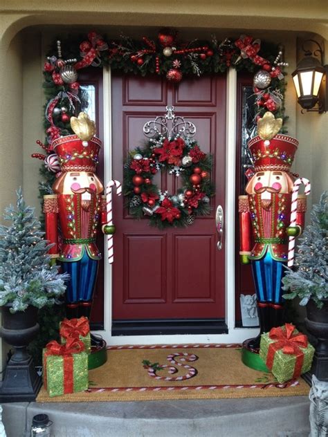 18 Festive Christmas Front Door Decorating Ideas